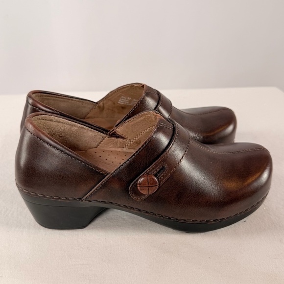 Dansko Solstice Leather Button Strap Slip On Clog Shoe in Brown Size 7 or 37 - Picture 4 of 7